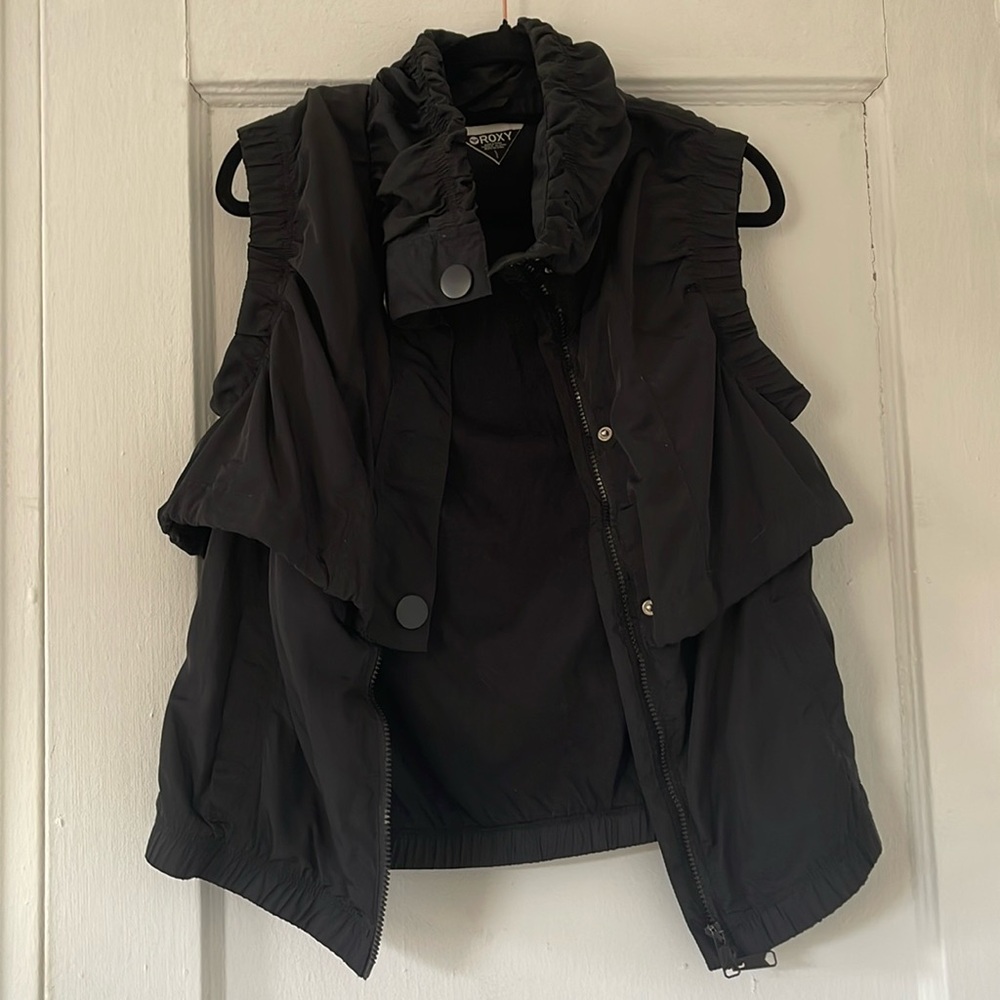 NWOT black Roxy vest 🖤